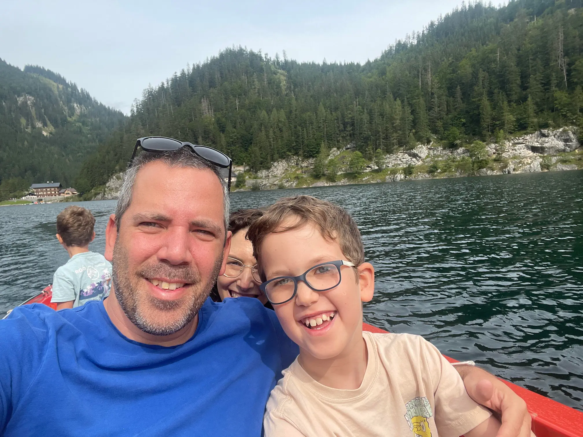 אור מנלה עם המשפחה